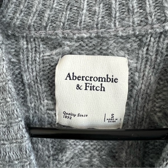 ABERCROMBIE KNIT GRAY SWEATER - Picture 3 of 4